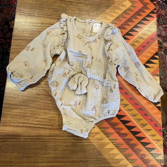 Ettie + H Muslin Romper with Ruffle - Picture 2 of 5